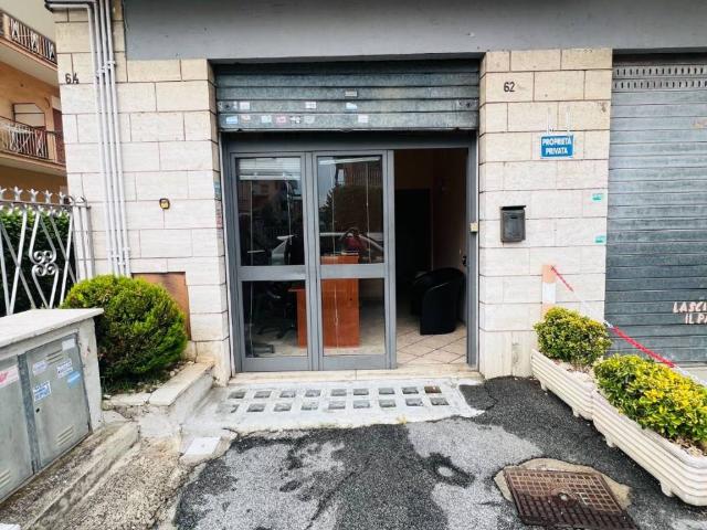 Locale Commerciale in affitto a Torre Angela, Roma