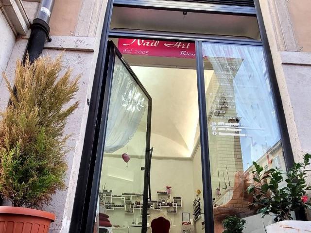 Locale Commerciale in affitto a Municipio Roma I, Roma Capitale