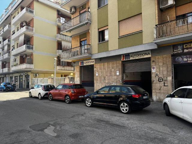 Locale Commerciale in affitto a Municipio Roma VII, Roma Capitale