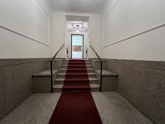 Locale Commerciale in affitto a Municipio Roma II, Roma Capitale