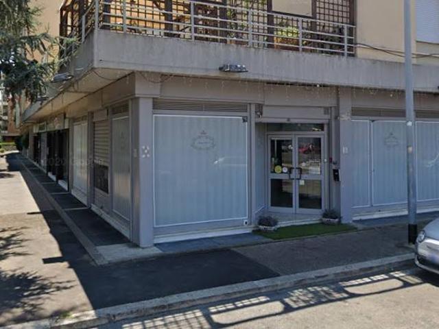 Locale Commerciale in affitto a Municipio Roma VII, Roma Capitale
