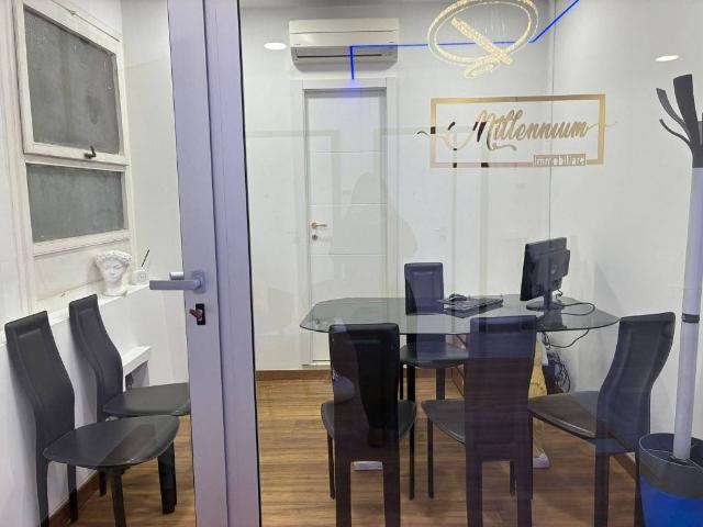 Locale Commerciale in affitto a Municipio Roma VII, Roma Capitale