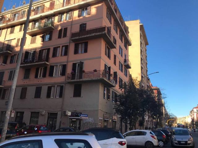 Locale Commerciale in affitto a Municipio Roma VII, Roma Capitale