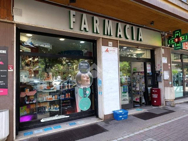Locale Commerciale in affitto a Lido di Ostia, Roma Capitale