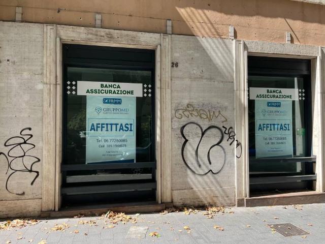 Locale Commerciale in affitto a Municipio Roma VII, Roma Capitale