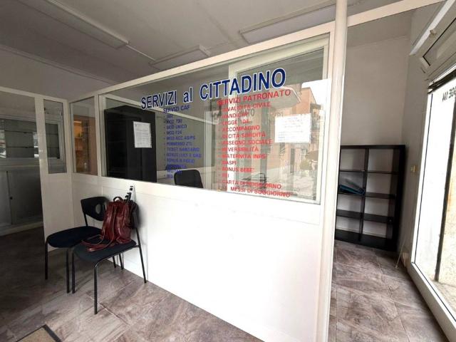 Locale Commerciale in affitto a Municipio Roma VI, Roma Capitale