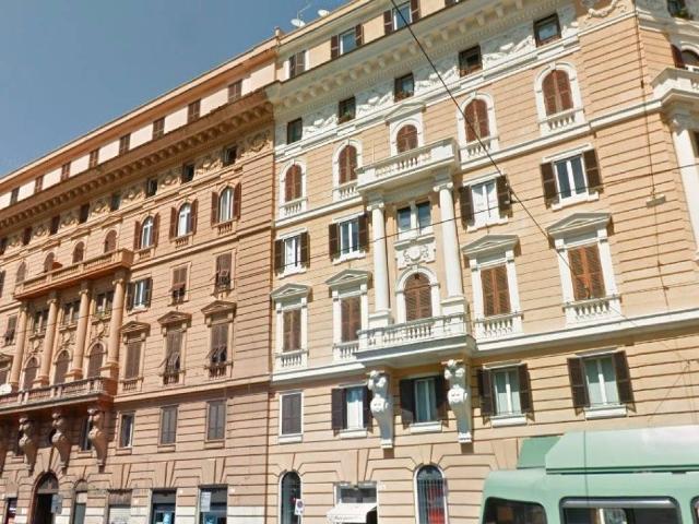 Locale Commerciale in affitto a Municipio Roma II, Roma Capitale