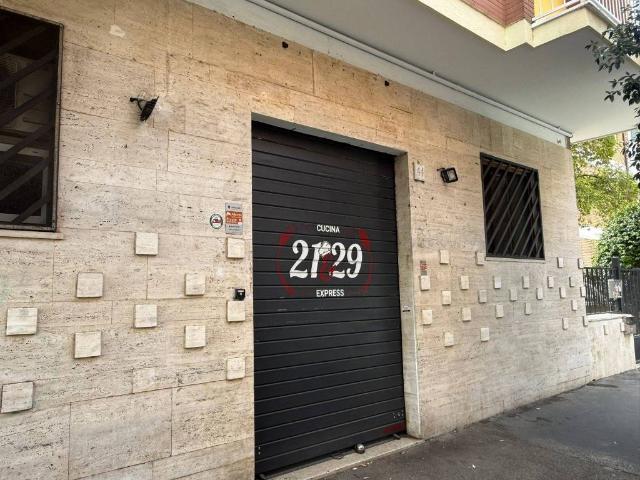 Locale Commerciale in affitto a Lido di Ostia, Roma Capitale