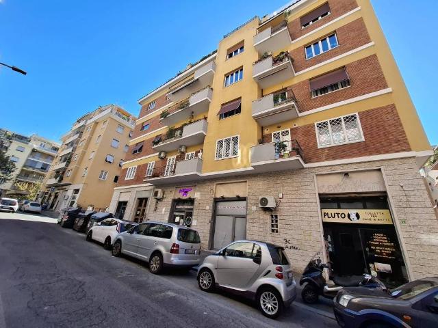 Locale Commerciale in affitto a Municipio Roma VII, Roma Capitale