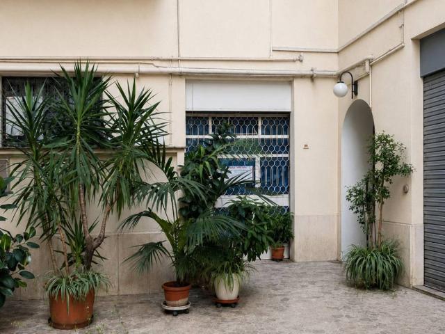 Locale Commerciale in affitto a Municipio Roma I, Roma Capitale