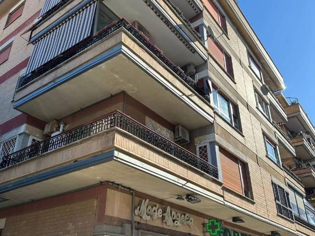Locale Commerciale in affitto a Lido di Ostia, Roma Capitale