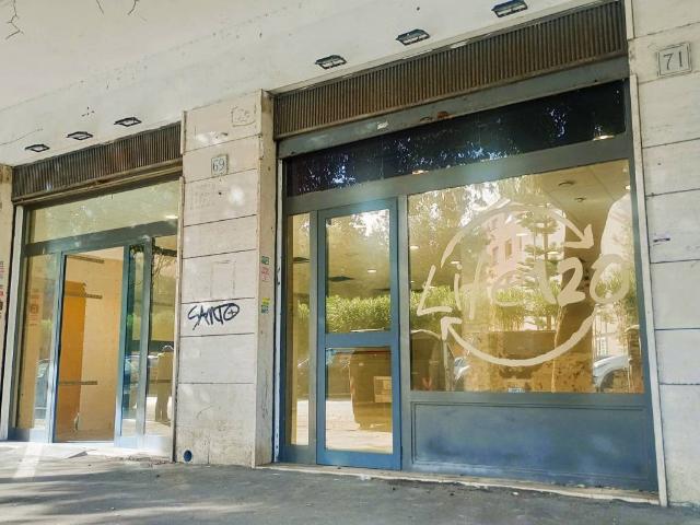 Locale Commerciale in affitto a Lido di Ostia, Roma Capitale