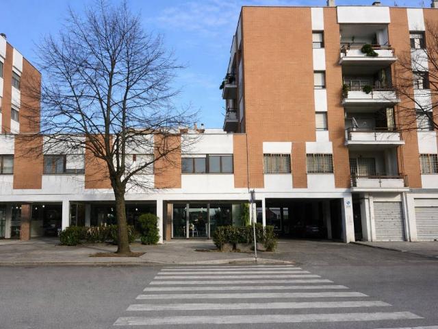 Locale Commerciale in affitto a San Giorgio di Acilia, Roma Capitale