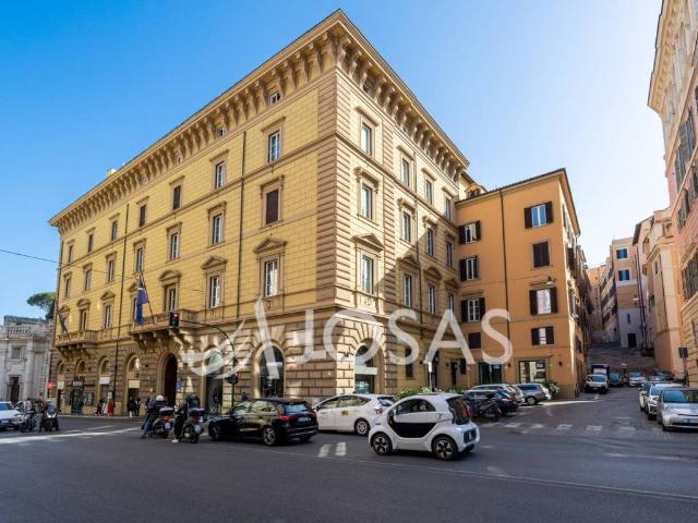 Locale Commerciale in affitto a Municipio Roma I, Roma Capitale