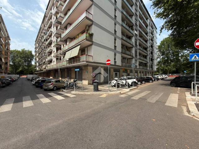 Locale Commerciale in affitto a Municipio Roma III, Roma Capitale