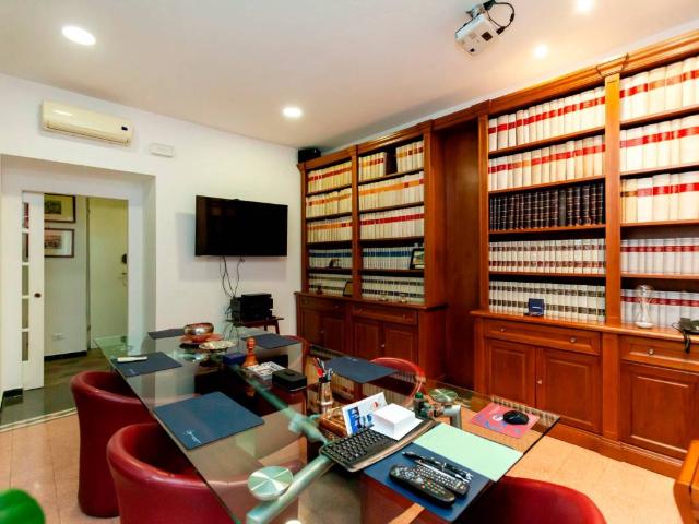 Locale Commerciale in affitto a Municipio Roma I, Roma Capitale