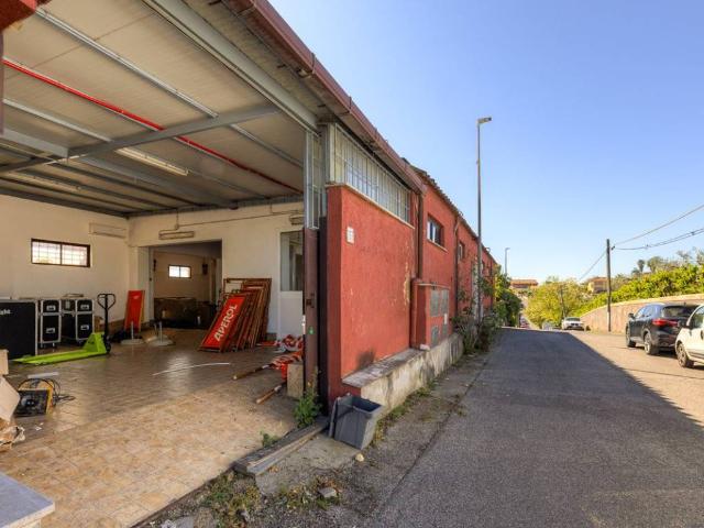 Locale Commerciale in affitto a Monte dell'Ara-Valle Santa, Roma Capitale