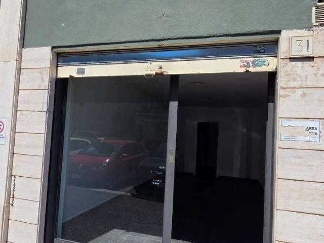 Locale Commerciale in affitto a Municipio Roma VIII, Roma Capitale