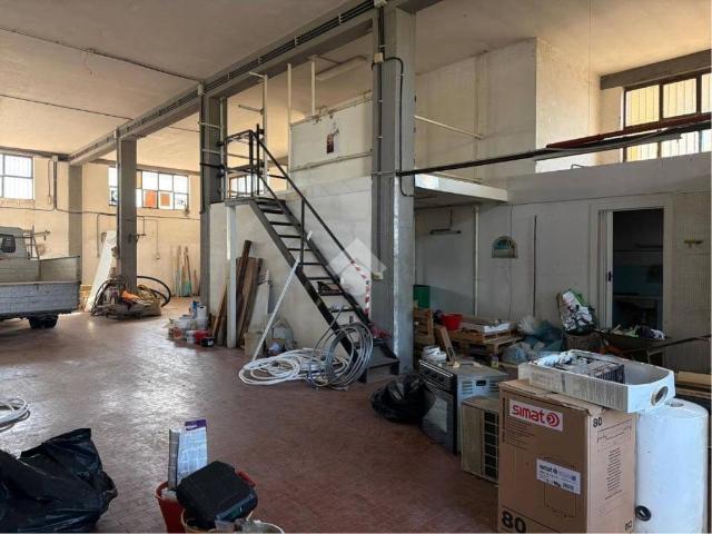 Locale Commerciale in affitto a Ponte Linari, Roma Capitale