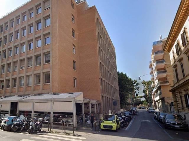 Locale Commerciale in affitto a Municipio Roma I, Roma Capitale