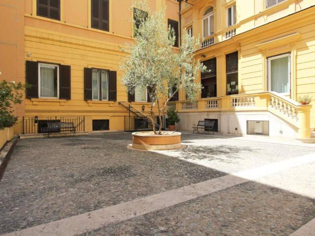 Locale Commerciale in affitto a Municipio Roma I, Roma Capitale
