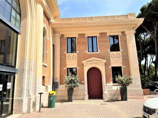 Locale Commerciale in affitto a Lido di Ostia, Roma Capitale