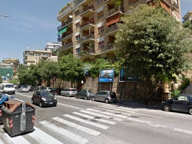 Locale Commerciale in affitto a Municipio Roma XII, Roma Capitale