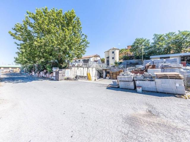 Locale Commerciale in affitto a Castelverde, Roma Capitale