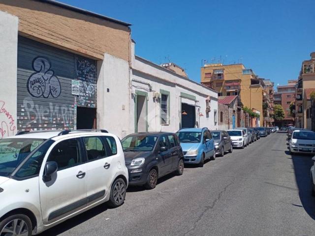 Locale Commerciale in affitto a Municipio Roma V, Roma Capitale