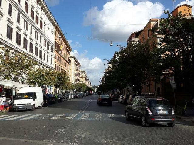 Locale Commerciale in affitto a Municipio Roma I, Roma Capitale