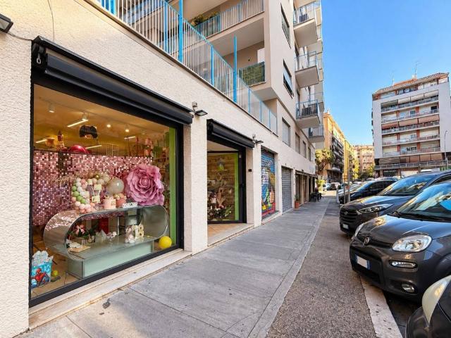 Locale Commerciale in affitto a Appio Claudio, Roma