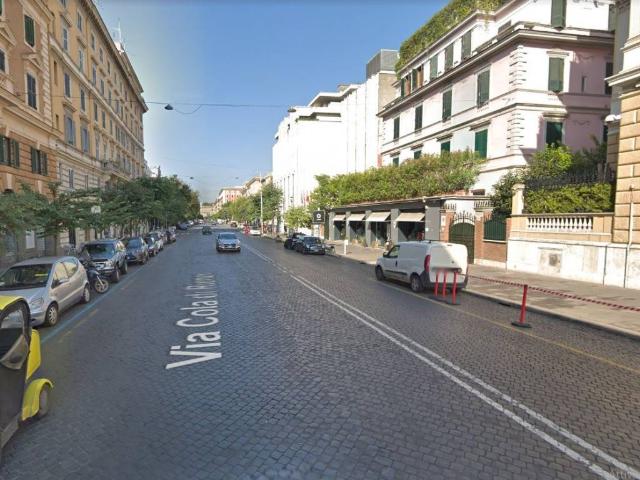 Locale Commerciale in affitto a Municipio Roma I, Roma Capitale