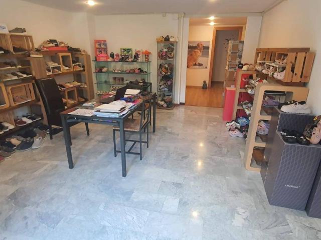 Locale Commerciale in affitto a Mostacciano, Roma Capitale