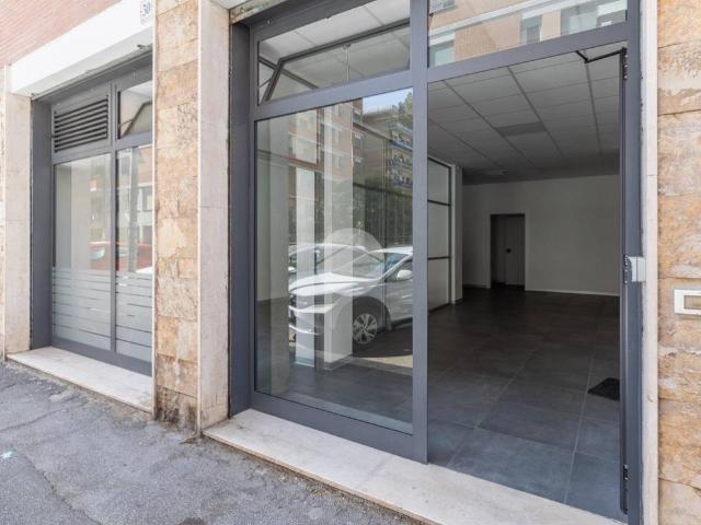 Locale Commerciale in affitto a Municipio Roma XI, Roma Capitale