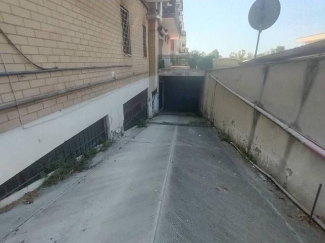 Locale Commerciale in affitto a Municipio Roma VI, Roma Capitale