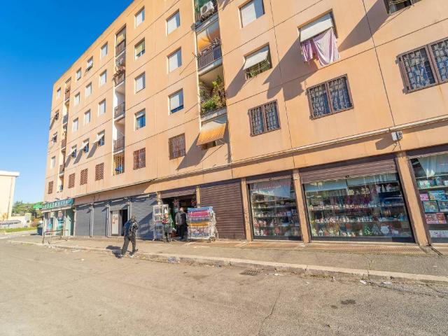 Locale Commerciale in affitto a Villaggio Breda, Roma Capitale