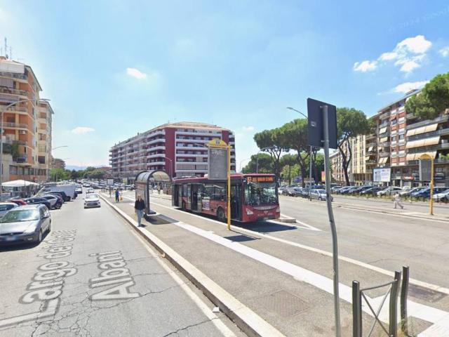 Locale Commerciale in affitto a Municipio Roma VII, Roma Capitale