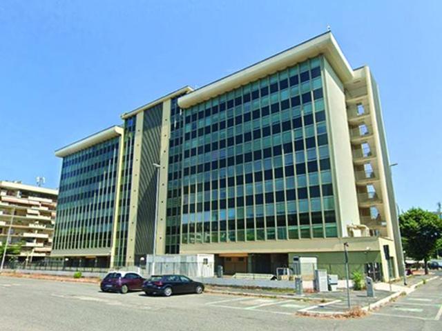 Locale Commerciale in affitto a Municipio Roma IX, Roma Capitale