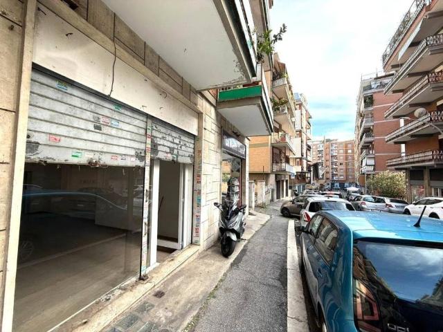 Locale Commerciale in affitto a Municipio Roma XIV, Roma Capitale