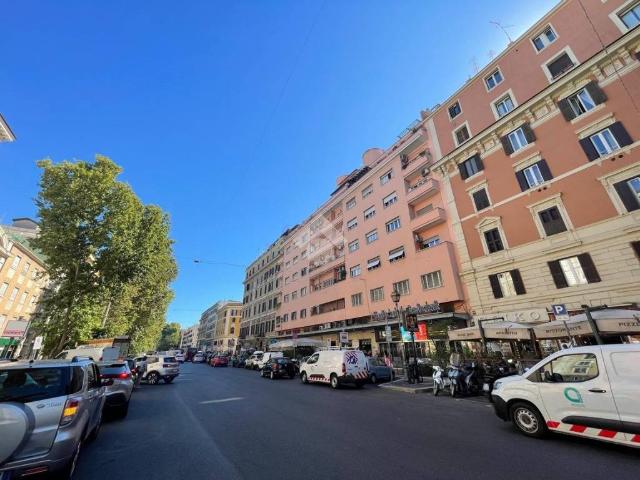 Locale Commerciale in affitto a Municipio Roma I, Roma Capitale