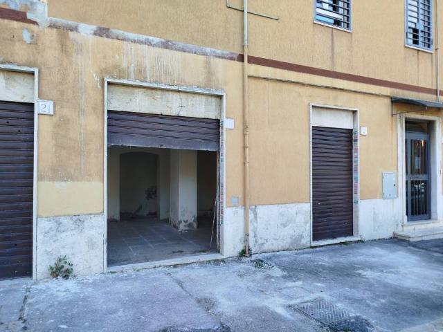 Locale Commerciale in affitto a Municipio Roma V, Roma Capitale