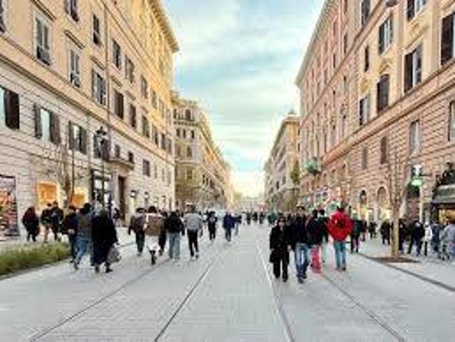Locale Commerciale in affitto a Municipio Roma I, Roma Capitale