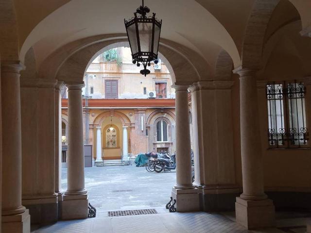 Locale Commerciale in affitto a Municipio Roma I, Roma Capitale