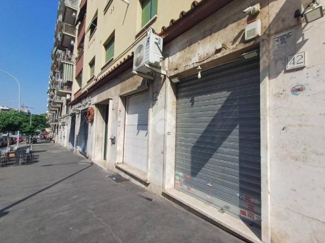 Locale Commerciale in affitto a Municipio Roma VII, Roma Capitale
