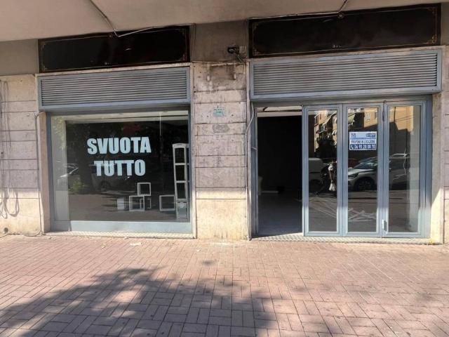 Locale Commerciale in affitto a Lido di Ostia, Roma Capitale