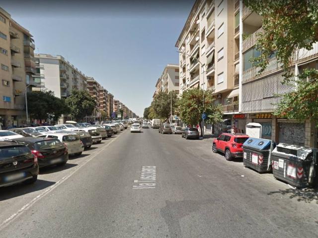 Locale Commerciale in affitto a Municipio Roma VII, Roma Capitale