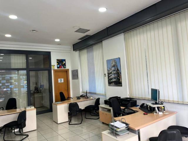 Locale Commerciale in affitto a Appio Claudio, Roma