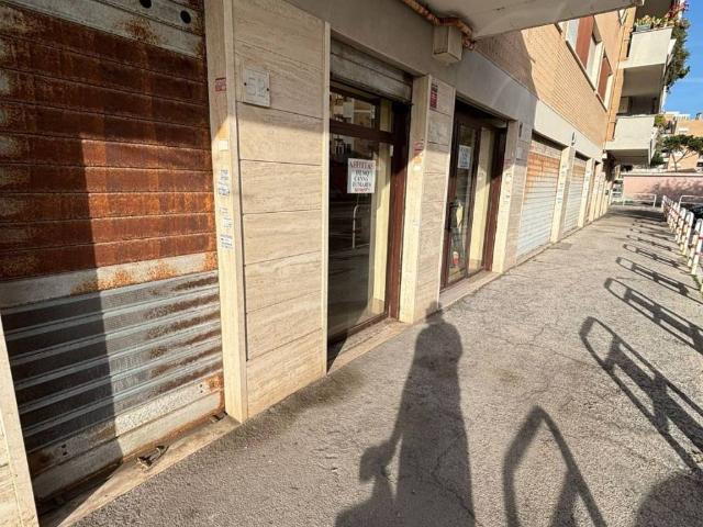 Locale Commerciale in affitto a Lido di Ostia, Roma Capitale