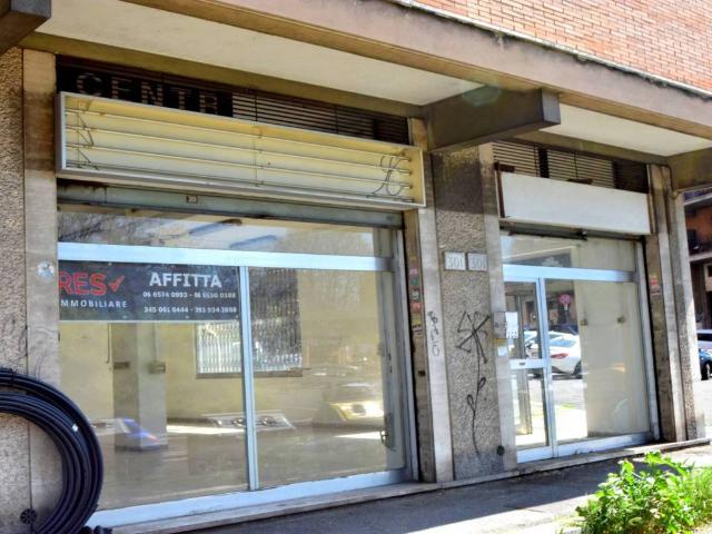 Locale Commerciale in affitto a Municipio Roma XI, Roma Capitale