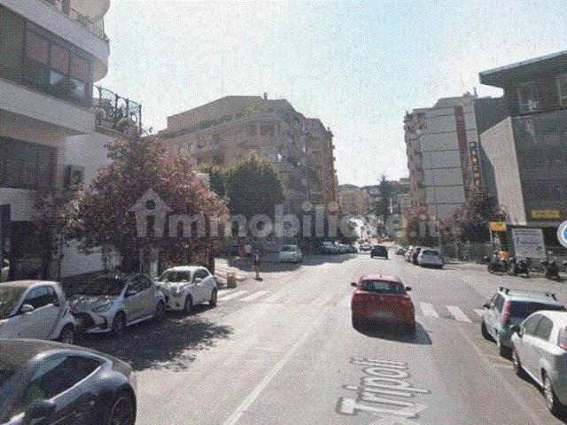 Locale Commerciale in affitto a Municipio Roma II, Roma Capitale